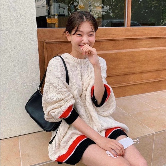 Cozy Knit Sweater with Red and Black Accents - Picture 4 of 7